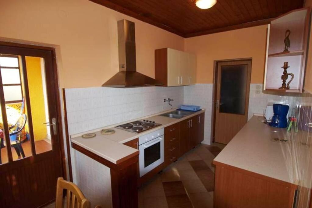 Apartment Sanja Near The Sea, Spacious And Green :) Pula Exterior photo